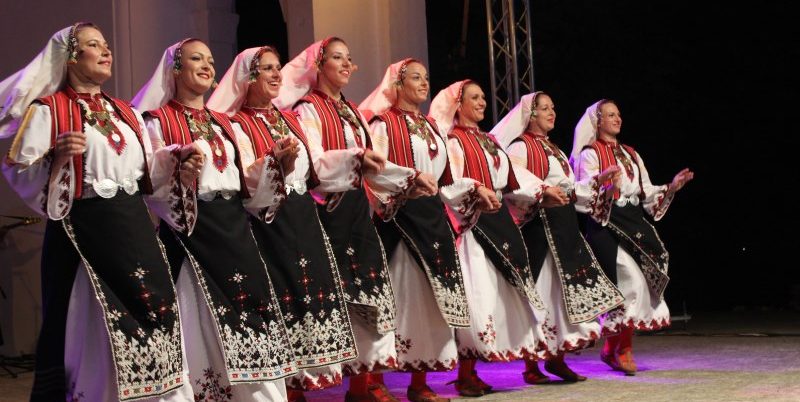 Капанският ансамбъл откри новия творчески сезон с концерт на панаира в Разград